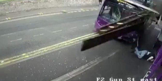 OTOBÜS ÇARPTI, AYAĞA KALKIP YÜRÜDÜ