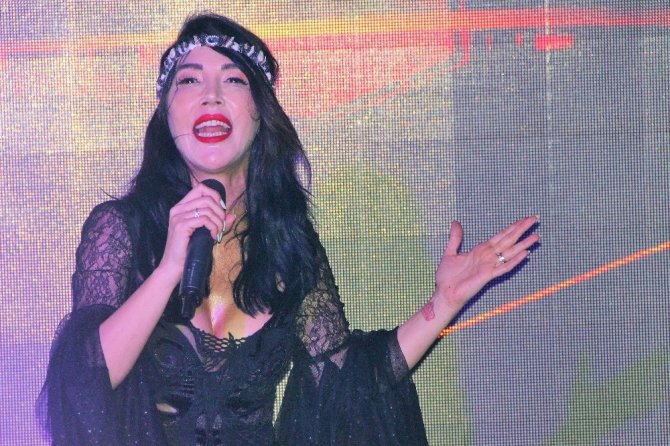 HANDE YENER’DEN DEMET AKALIN’A ‘TARKAN’  CEVABI