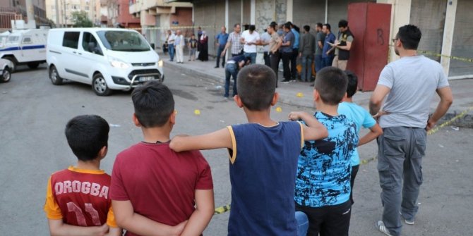 ÇOCUKLARIN KAVGASINA AİLELER KARIŞTI: 2 YARALI