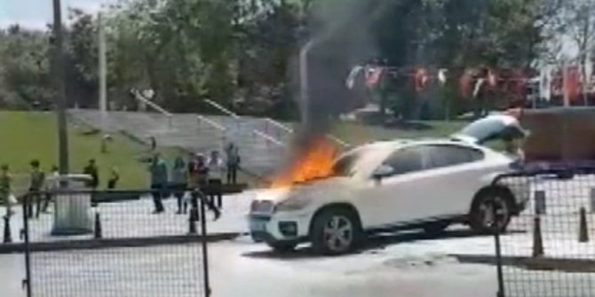 TAKSİM’DE PANİK ANLARI: LÜKS CİP ALEV ALEV YANDI