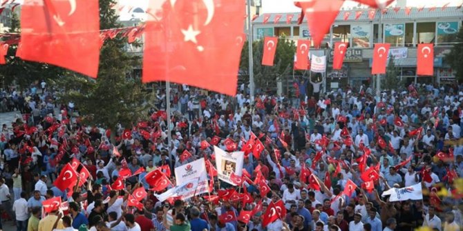 SURUÇ'TA TÜRK BAYRAKLARIYLA PKK TERÖRÜNE TEPKİ