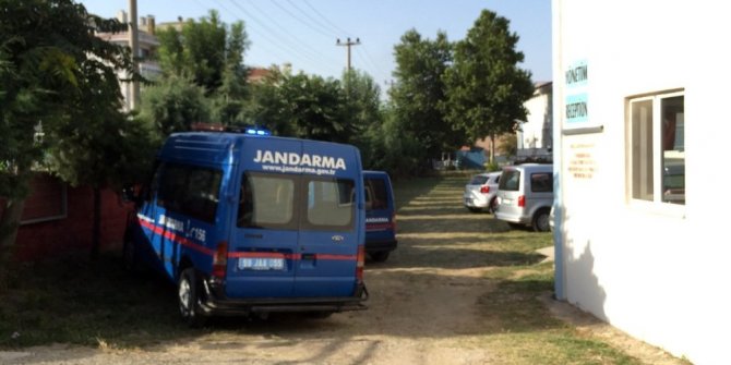 PLAJ TUVALETİNDE İNANILMAZ OLAY: GENÇ ANNE TUTUKLANDI