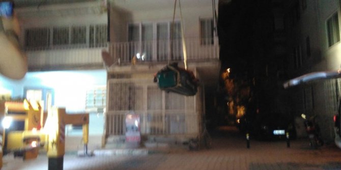 CENAZE ÇÖP EVDEN VİNÇLE ÇIKARILDI