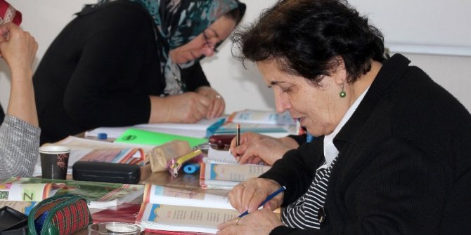 2 MİLYON 482 BİN KİŞİ OKUMA YAZMA BİLMİYOR