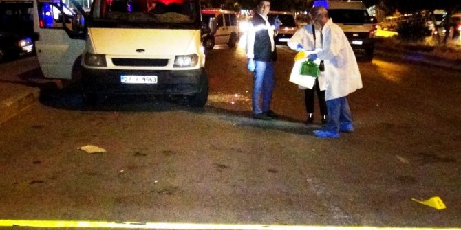 ARACININ İÇİNDE KURŞUN YAĞMURUNA TUTULDU