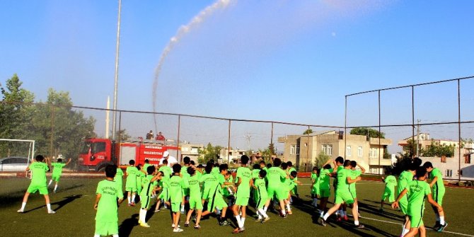 YANGINA DEĞİL SPORCULARI SERİNLETMEYE GİTTİLER