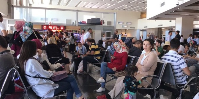 İSTANBUL UÇAĞI KALKIŞ YAPTIĞI HAVAALANINA GERİ DÖNDÜ