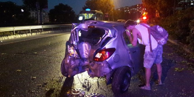 KAZA YAPAN SÜRÜCÜ DAKİKALARCA PLAKASINI ARADI