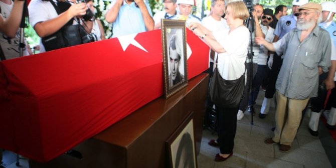 YEŞİLÇAM’IN USTA İSMİ SON YOLCULUĞUNA UĞURLANDI