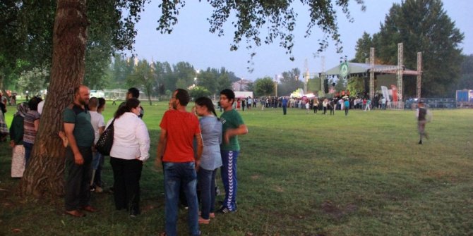 ALEYNA TİLKİ’YE YAĞMUR ŞOKU