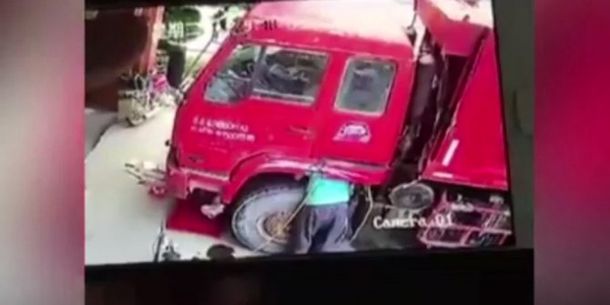 KAMYONUN LASTİĞİ PATLADI: ŞOFÖR HAYATINI KAYBETTİ