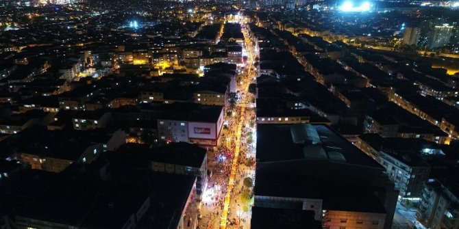 2016 METRELİK TÜRK BAYRAĞIYLA YÜRÜDÜLER