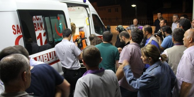 MİNİBÜS ŞARAMPOLE YUVARLANDI: 4 ÖLÜ, 9 YARALI