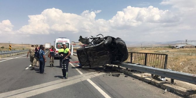 TAZİYEYE GİDEN AİLE KAZA YAPTI: 3 ÖLÜ, 3 YARALI