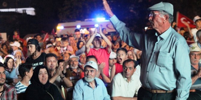 KAHRAMAN ŞEHİDİN BABASI ‘MİLLİ BİRLİK VE DEMOKRASİ’ NÖBETİNE KATILDI