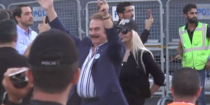 ÜNLÜ İSİMLER 15 TEMMUZ ŞEHİTLER KÖPRÜSÜ’NDE