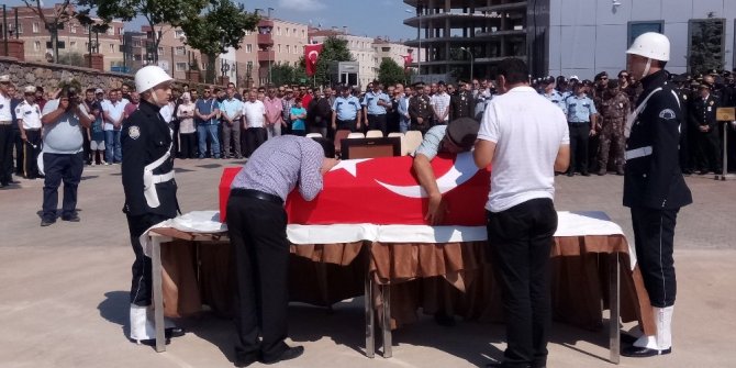 ŞEHİT POLİS İÇİN TUZLA İLÇE EMNİYET MÜDÜRLÜĞÜ’NDE TÖREN