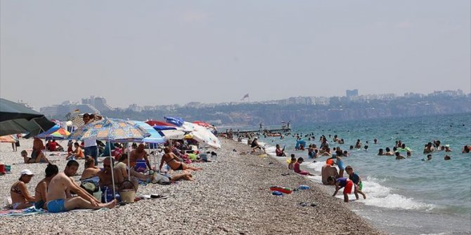 ANTALYA'DA YOĞUN NEM BUNALTTI