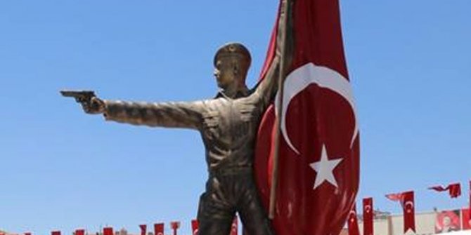 ÖMER HALİSDEMİR HEYKELİ AÇILDI