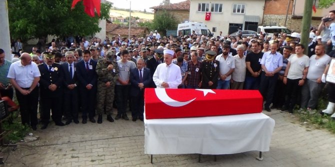 KAZADA ŞEHİT OLAN POLİSE AĞLATAN VEDA