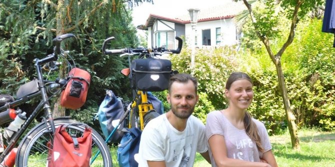 DÜNYA EVİNE GİRMEDEN ÖNCE BİSİKLETLE DÜNYA TURUNA ÇIKTILAR