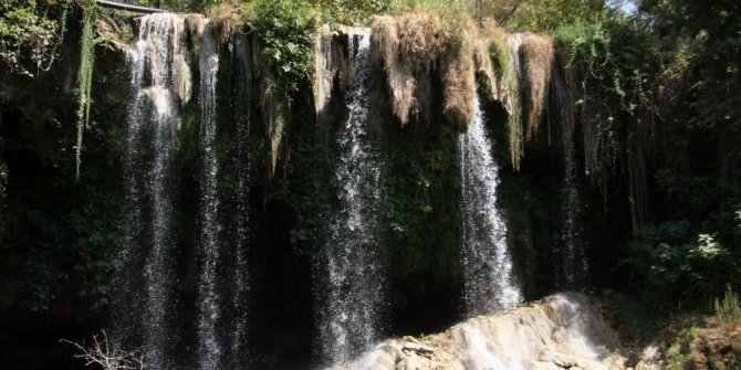 KURUYAN DÜDEN ŞELALESİ SUYA KAVUŞTU