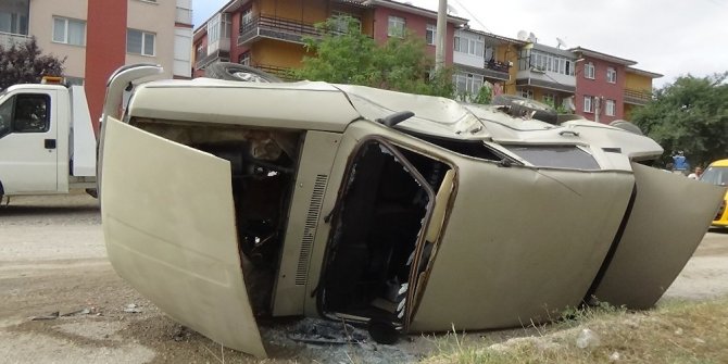 HURDAYA DÖNEN ARAÇTAN YARALI KURTULDU