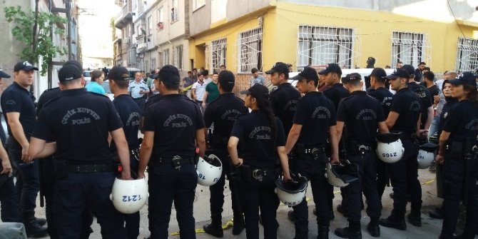 UYUŞTURUCUYA GEÇİT VERİLMEYİNCE KAVGA ÇIKTI: 3 YARALI