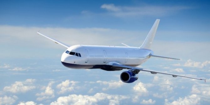 ARIZA YAPAN UÇAK ACİL İNİŞ YAPTI