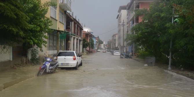 SOKAKLAR GÖLE DÖNDÜ