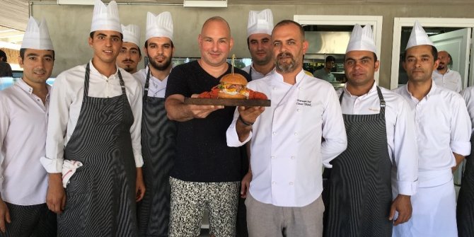 ÜNLÜ TATİL MERKEZİNDE ÇEYREK ALTIN FİYATINA HAMBURGER