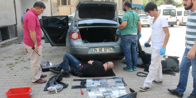 HEM FETÖ’CÜ HEM KAÇAKÇI