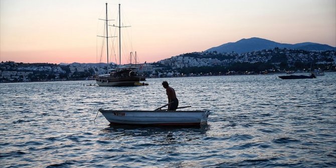 EGE DENİZİ'NDE 4,6 BÜYÜKLÜĞÜNDE İKİ DEPREM