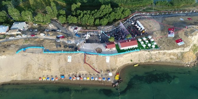 VAN GÖLÜ SAHİLİNDE HALK PLAJI AÇILDI