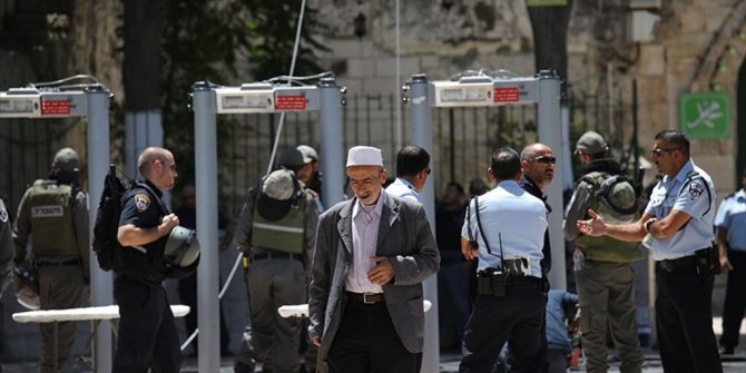 İSRAİL BASINI: METAL ARAMA DEDEKTÖRLERİ KALDIRILACAK