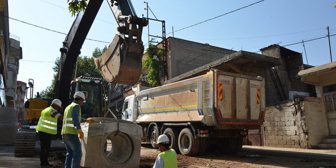 SAÇAKLICADE MAHALLESİNDE KANALİZASYON HATTI YENİLENİYOR