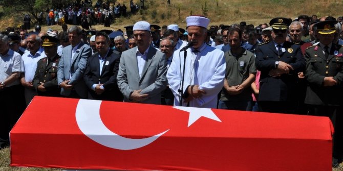 ŞEHİT POLİS MEMURU TOPRAĞA VERİLDİ