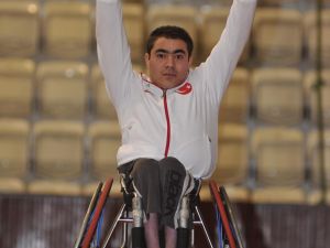 İzmirli Sporcu Londra Yolcusu