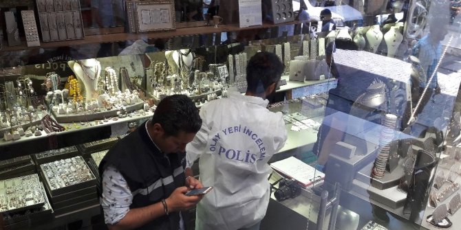 DUVARI DELİP KUYUMCUYU SOYMAYA KALKTILAR