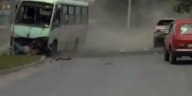 FECİ KAZA: 2 SÜRÜCÜ DE CAMDAN FIRLADI