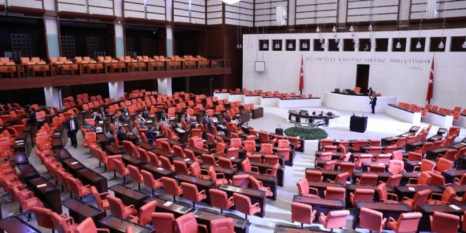 CHP’Lİ VEKİLLERİN İÇ TÜZÜK EYLEMİ DEVAM EDİYOR