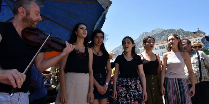 SEMT PAZARINDA KLASİK MÜZİK KONSERİ