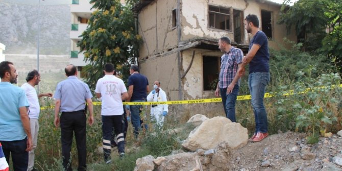 BOŞ EVDEN GELEN KÖTÜ KOKU ACI HABER GETİRDİ