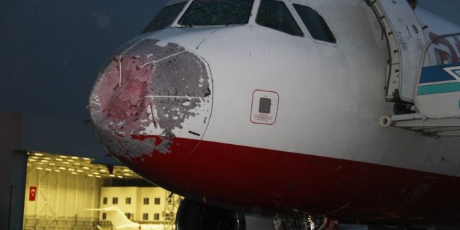 DOLUDAN HASAR GÖREN UÇAK KALKTIĞI ALANA GERİ DÖNDÜ