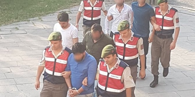 ARACIN ÖNÜNE KESİP 85 BİN TL GASP ETTİLER