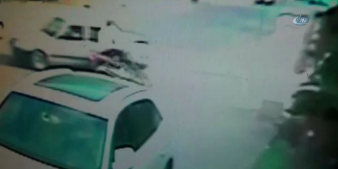 MOTOSİKLET KAZASI GÜVENLİK KAMERASINDA