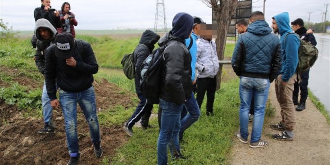 EDİRNE'DE 15 SIĞINMACI VE KAÇAK YAKALANDI