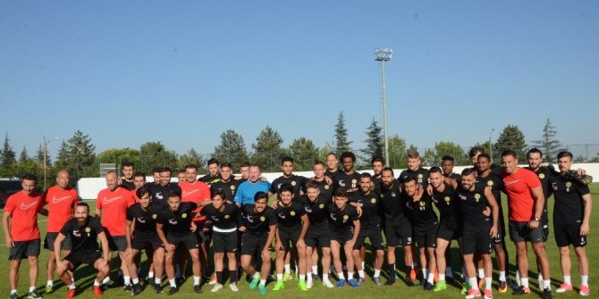 İLK ANTRENMANINA ÇIKTI