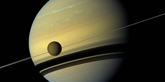 TİTAN'DA HÜCRE ZARI OLUŞTURABİLECEK KİMYASAL BULUNDU