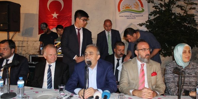 BAKAN FAKIBABA ÇİFTÇİLERLE BİR ARAYA GELDİ